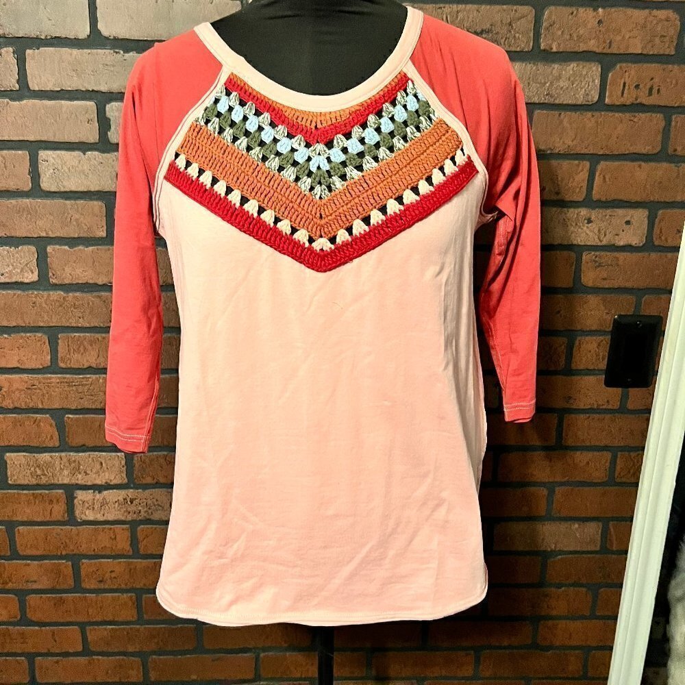 NWOT Tru Luxe Jeans Crochet neck raglan sleeve shirt.  Size Med